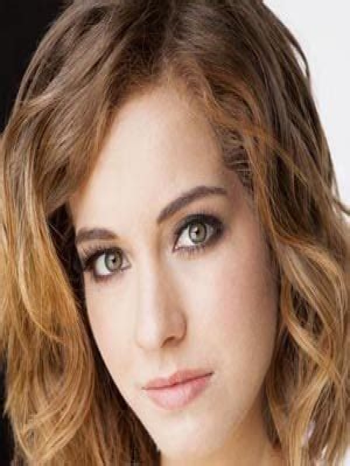 Carmen Aub Mexican TV Actress | Age, Biography, Wiki, Career, Net Worth, Dating, Boyfriend, TV Series, Instagram & Ethnicity