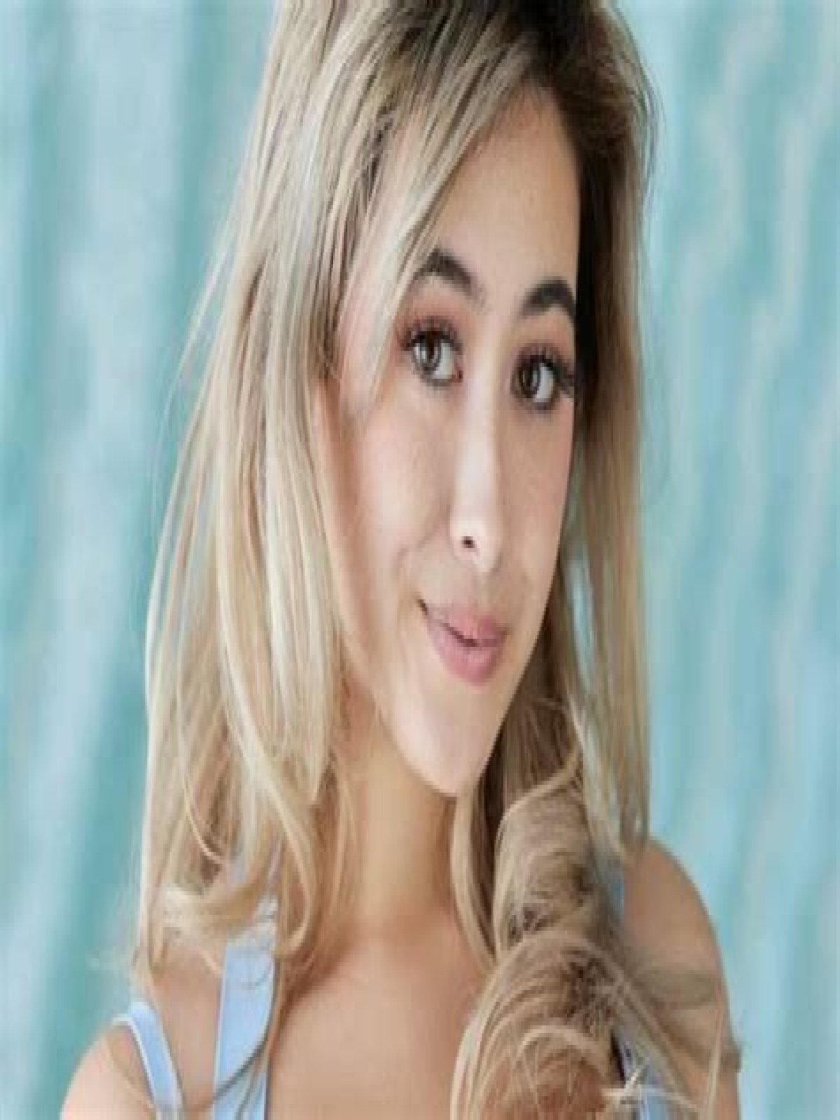 Chloe Surreal Height, Weight, Net Worth, Age, Birthday, Wikipedia, Who, Nationality, Biography